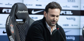 Diretor financeiro do Corinthians se pronuncia sobre dívida bilionária do clube