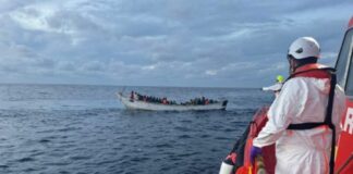 Chinesas vendem botes para refugiados e divulgam em redes de tráfico humano