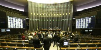 Projeto que aumenta número de deputados tem urgência aprovada