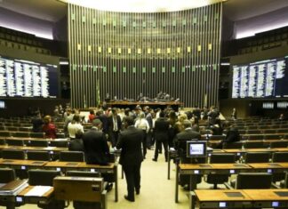 Projeto que aumenta número de deputados tem urgência aprovada