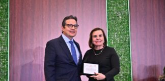 Presidente do TCE-AM é homenageada em Congresso Internacional