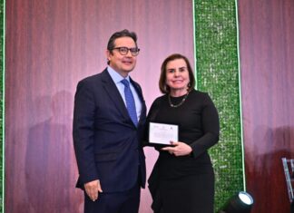 Presidente do TCE-AM é homenageada em Congresso Internacional