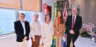 Presidente do TCE-AM recebe visita institucional da Audicon durante Congresso Internacional
