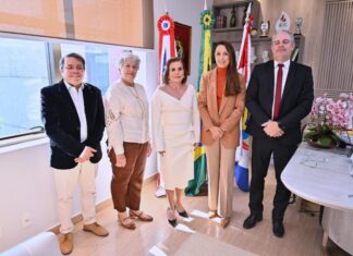 Presidente do TCE-AM recebe visita institucional da Audicon durante Congresso Internacional