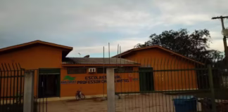 Professor é agredido a pauladas após pedir que aluna guardasse celular em sala no interior do AM