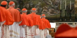 Todos os cardeais que votam no conclave já estão em Roma, diz Vaticano