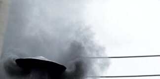 Vaticano: fumaça preta sinaliza o fim do primeiro dia do Conclave