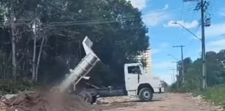 Dois homens são presos suspeitos de despejar lixo em área de preservação ambiental no bairro Ponta Negra