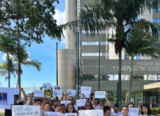 Família de MC morto faz protesto e pede que suspeito do crime continue preso