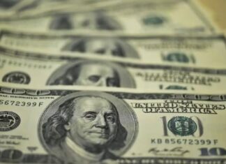 Dólar cai para R$ 5,48 na contramão do mercado externo