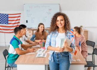 Sesc Amazonas oferece 16 vagas gratuitas para curso de Inglês em Manaus People taking classes at language school
