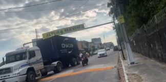 Cansados de esperar pela Prefeitura, moradores instalam limitador em Manaus Limitador de altura d24am