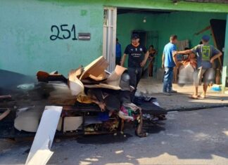 Incêndio atinge casa em Manaus; ar-condicionado pode ter causado fogo Fogo casa d24am
