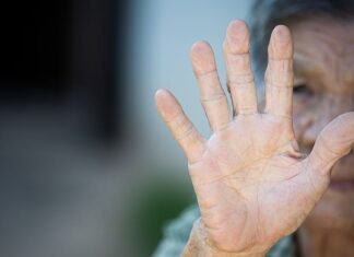 Agora é lei: abandono de idoso ou pessoa com deficiência terá pena maior