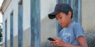 Internet vai chegar a comunidades rurais de 18 Estados e beneficiar 88 mil pessoas Crianca internet d24am