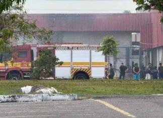 Incêndio atinge fábrica na Avenida do Turismo, na zona oeste de Manaus Incendio d24am