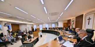 TCE-AM determina que ex-gestor da EMTU de Presidente Figueiredo devolva R$ 145,6 mil aos cofres públicos Tce am determina que ex gestor da emtu de presidente figueiredo devolva r$ 145,6 mil aos cofres públicos