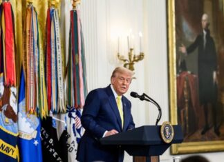 Trump liga para Putin para marcar encontro trilateral com Zelensky Trump d24am 1024x682