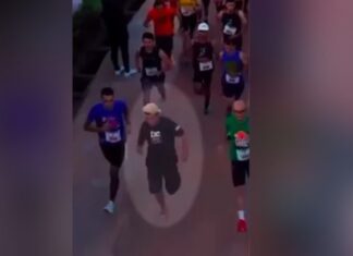 Embriagado e de chinelo, homem invade corrida e vira sensação Corredor chinelo d24am