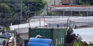 Caminhão desgovernado atinge casa na Zona Norte de Manaus Imagem do whatsapp de 2025 08 11 a s 09.56.46 7e9b32cd