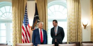 Charlie Kirk, aliado de Trump, morre após ser baleado durante evento Charlie kir d24am