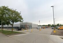 Casal é acusado de manter seis crianças presas em depósito nos Estados Unidos Negligencia infantil d24am 1024x646