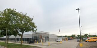 Casal é acusado de manter seis crianças presas em depósito nos Estados Unidos Negligencia infantil d24am 1024x646