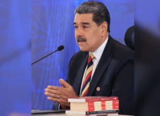 Em meio a tensões com EUA, Maduro antecipa o Natal na Venezuela Nicolas maduro d24am
