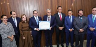 Presidente do TCE-AM participa de homenagem ao ministro do STJ Luiz Gurgel de Faria na Aleam