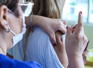 Manaus recebe 300 mil doses de vacina contra Influenza para iniciar campanha