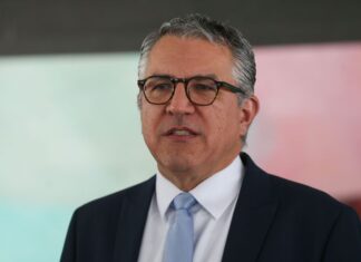 Brasil chega a 127 casos suspeitos de intoxicação por metanol, diz ministro da Saúde A81t7888