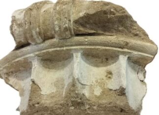 Mulher devolve relíquia grega 50 anos após roubá-la