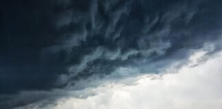 Ventos fortes em SP derrubam cobertura de arena e deixam 8 feridos