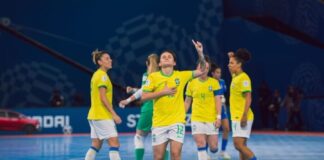 Brasil goleia Itália e está nas quartas da Copa do Mundo de futsal