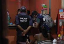 Bebidas vencidas e adulteradas são apreendidas em bares e adegas durante operação em Manaus