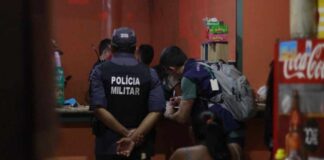 Bebidas vencidas e adulteradas são apreendidas em bares e adegas durante operação em Manaus