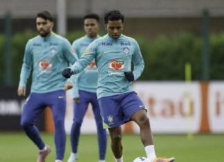 Seleção realiza primeiro treino para amistosos na Europa