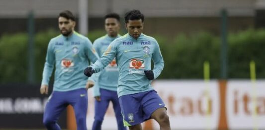 Seleção realiza primeiro treino para amistosos na Europa