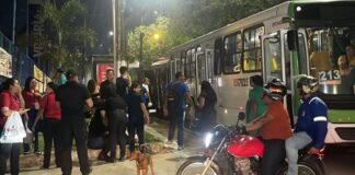 Acidente deixa nove feridos em colisão entre micro-ônibus e ônibus