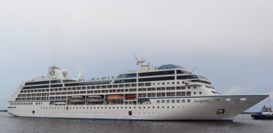 Chegada de cruzeiro marca início da temporada no Amazonas