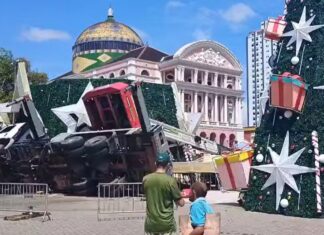 Trabalhador morre após guindaste tombar durante montagem de árvore de Natal em Manaus