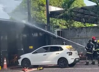 Incêndio atinge restaurante no Parque 10, em Manaus
