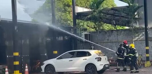 Incêndio atinge restaurante no Parque 10, em Manaus
