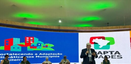 Conselheiro do TCE-AM destaca papel da sociedade na adaptação climática durante painel da COP30