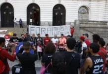 Entregadores protestam contra modalidade nova de trabalho do iFood