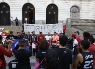 Entregadores protestam contra modalidade nova de trabalho do iFood