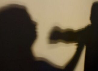 Mulher fora do trabalho tem 3 vezes mais risco de sofrer violência