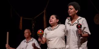 ‘Gotas de Saberes’ leva teatro indígena gratuito à periferia de Manaus