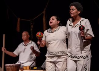 ‘Gotas de Saberes’ leva teatro indígena gratuito à periferia de Manaus