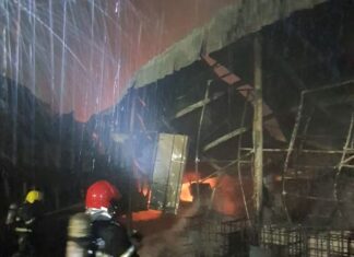 Incêndio em fábrica de reciclagem na Zona Leste de Manaus pode ter sido criminoso, diz Corpo de Bombeiros